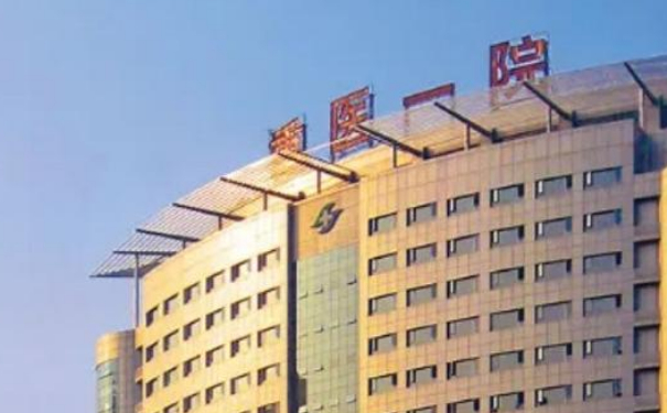重慶醫(yī)科大學(xué)附屬第一醫(yī)院隆鼻技術(shù)怎么樣?120天案例揭秘|價(jià)格查詢